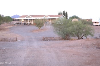 41225 N 253rd Ave, Morristown, AZ 85342
