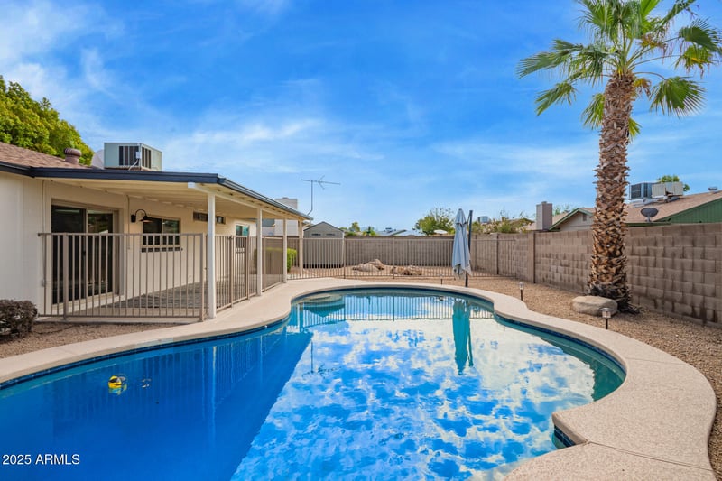 4127 Paradise Dr, Phoenix, AZ 85029