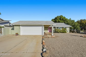 4128 Gelding Dr, Phoenix, AZ 85053