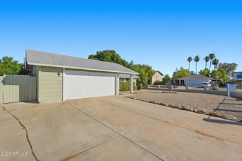 4128 Gelding Dr, Phoenix, AZ 85053