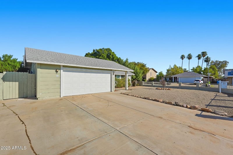 4128 Gelding Dr, Phoenix, AZ 85053