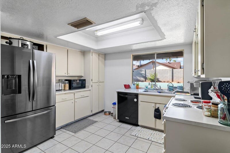 4130 Hearn Rd, Phoenix, AZ 85053
