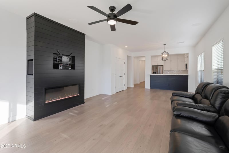 41344 Salix Dr, San Tan Valley, AZ 85140