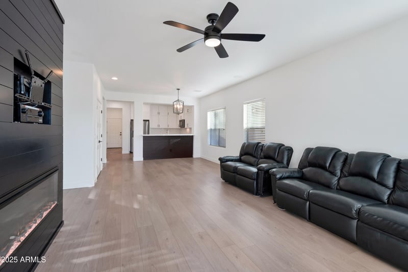 41344 Salix Dr, San Tan Valley, AZ 85140