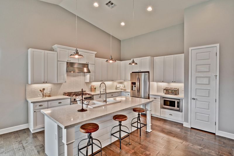 4136 N 42nd St, Phoenix, AZ 85018