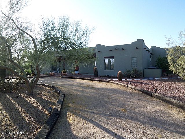 414 E Lavitt Ln, Phoenix, AZ 85086