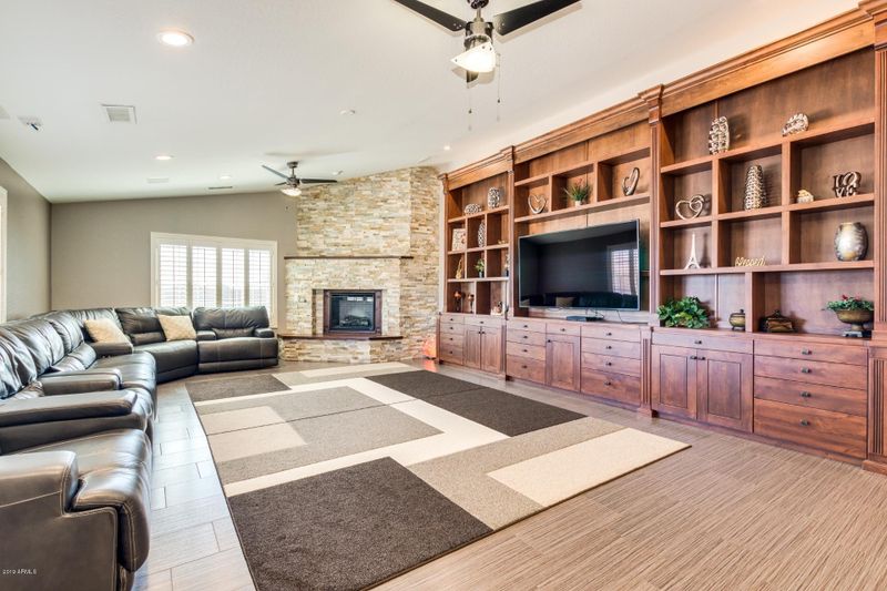 414 W Old Paint Trl, Phoenix, AZ 85086