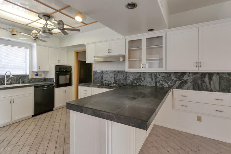 4141 E Mcdonald Dr, Phoenix, AZ 85018