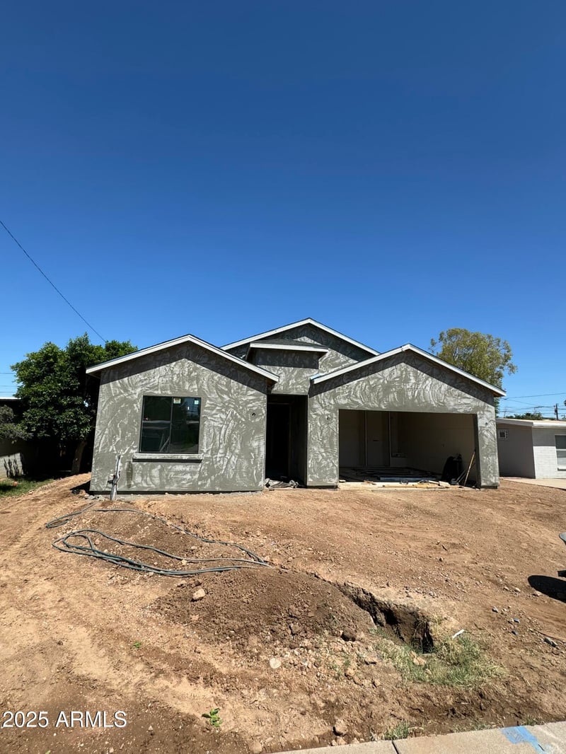 415 Robert Rd, Tempe, AZ 85281