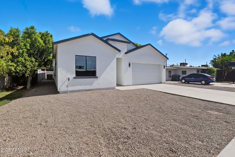 415 Robert Rd, Tempe, AZ 85281