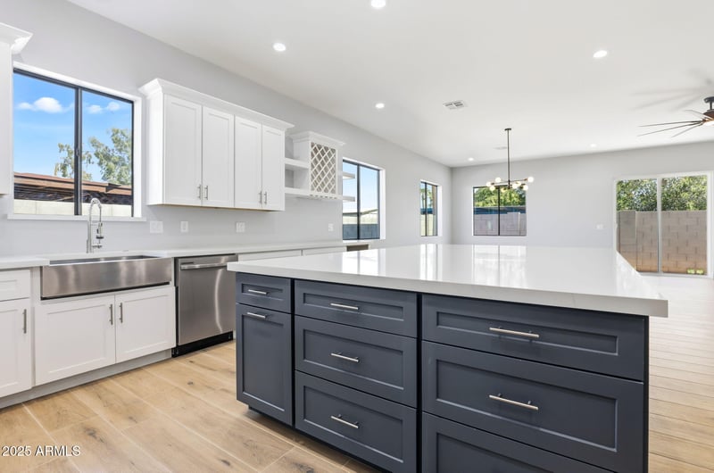 415 Robert Rd, Tempe, AZ 85281