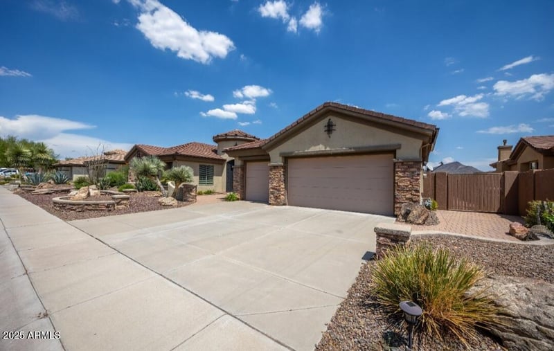 41607 Club Pointe Dr, Phoenix, AZ 85086