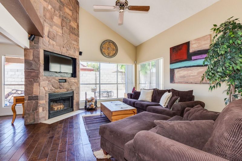 418 E Kerry Ln, Phoenix, AZ 85024
