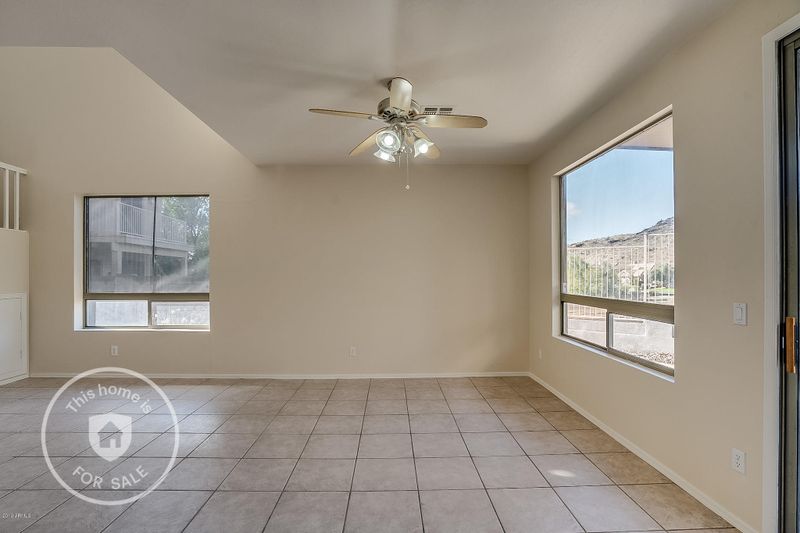 418 E Redwood Ln, Phoenix, AZ 85048