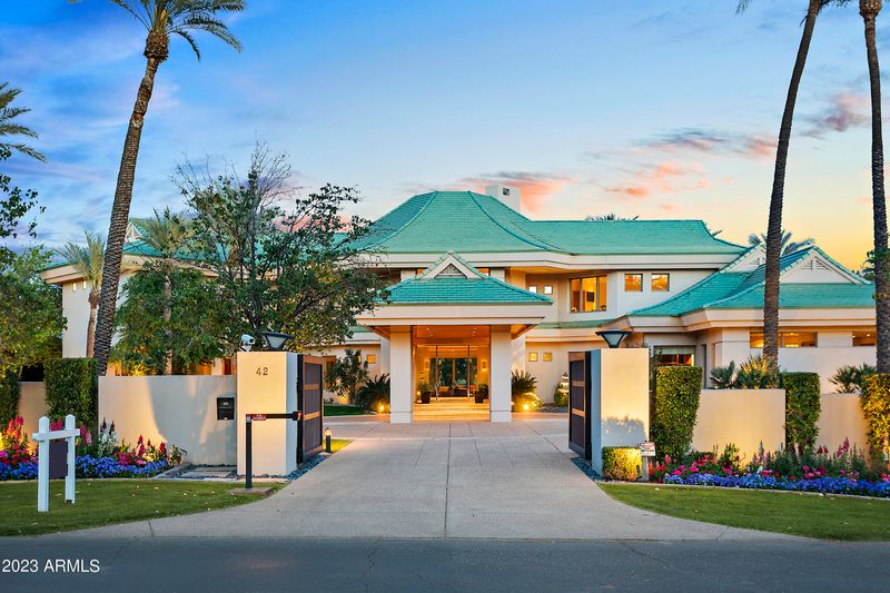 42 Biltmore Est, Phoenix, AZ 85016