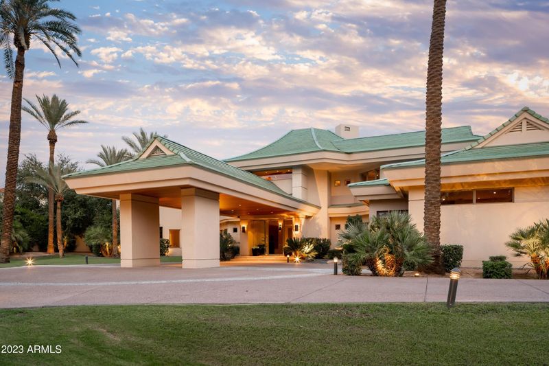 42 Biltmore Est, Phoenix, AZ 85016