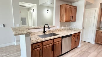 420 1st St #214, Tempe, AZ 85281