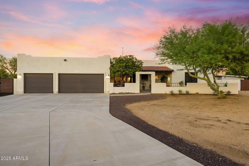 420 W Adamanda Dr, Phoenix, AZ 85086