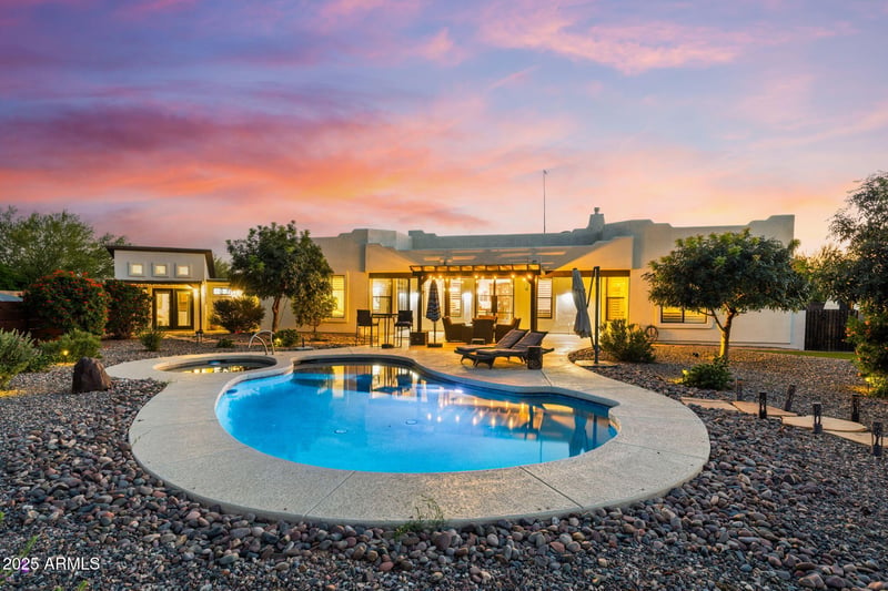 420 W Adamanda Dr, Phoenix, AZ 85086