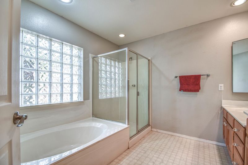 4208 W Soft Wind Dr, Glendale, AZ 85310
