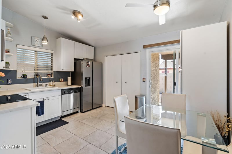 421 E Behrend Dr E, Phoenix, AZ 85024