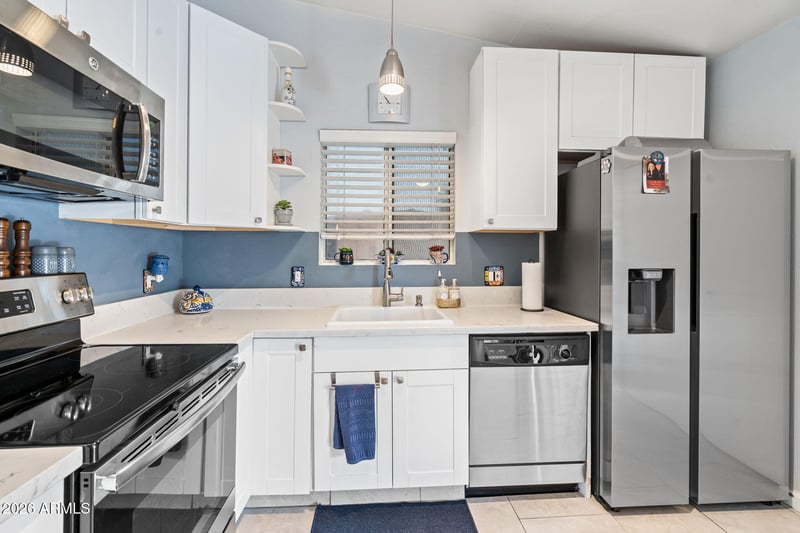 421 E Behrend Dr E, Phoenix, AZ 85024