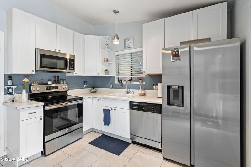 421 E Behrend Dr E, Phoenix, AZ 85024