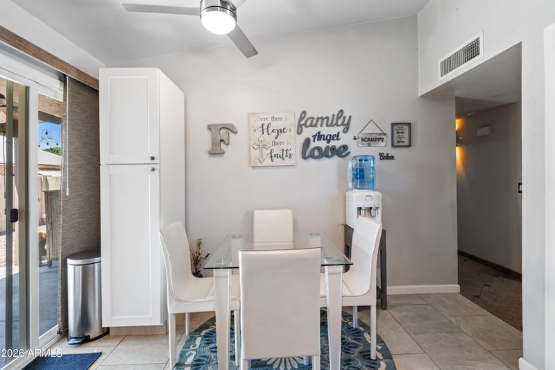 421 E Behrend Dr E, Phoenix, AZ 85024