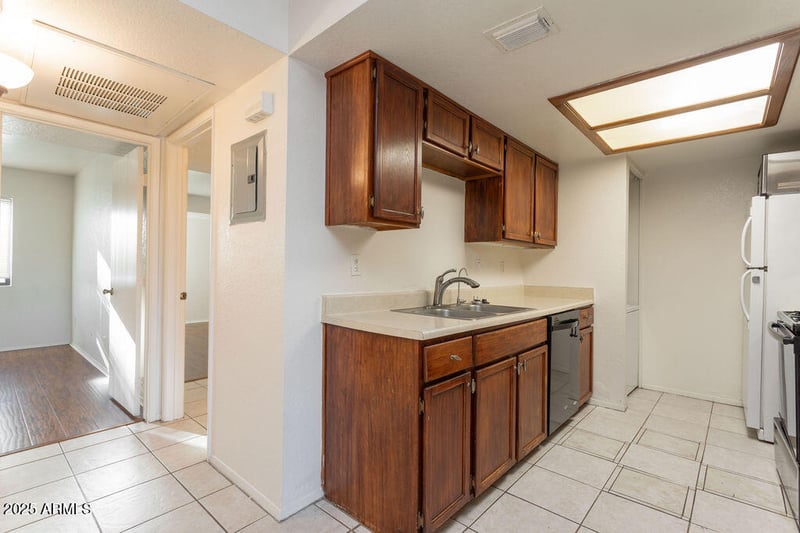 4211 Palm Ln #212, Phoenix, AZ 85008