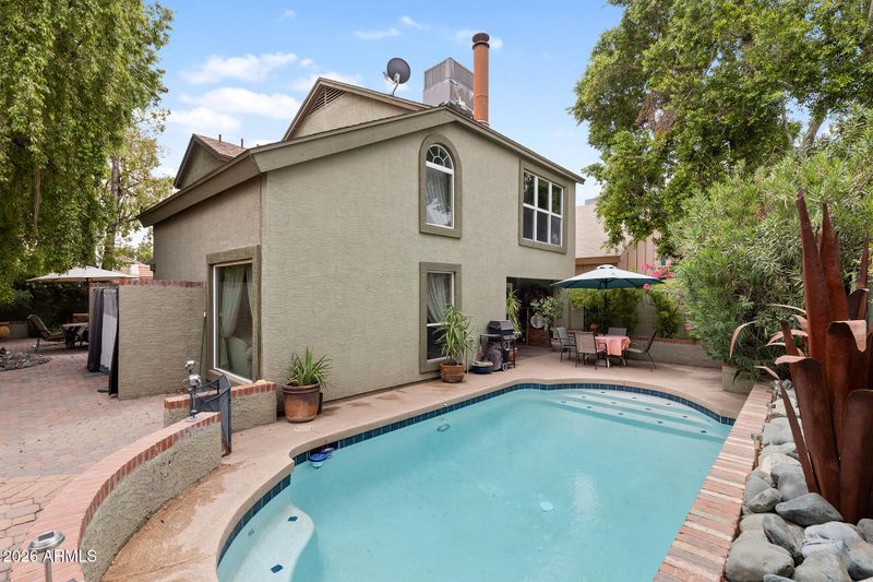 422 E Kerry Ln, Phoenix, AZ 85024