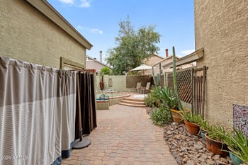 422 Kerry Ln, Phoenix, AZ 85024
