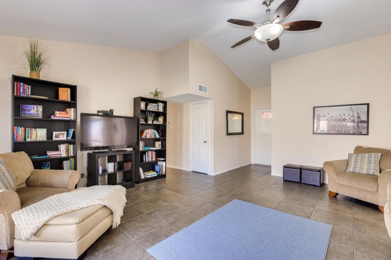 422 W Mohawk Ln, Phoenix, AZ 85027