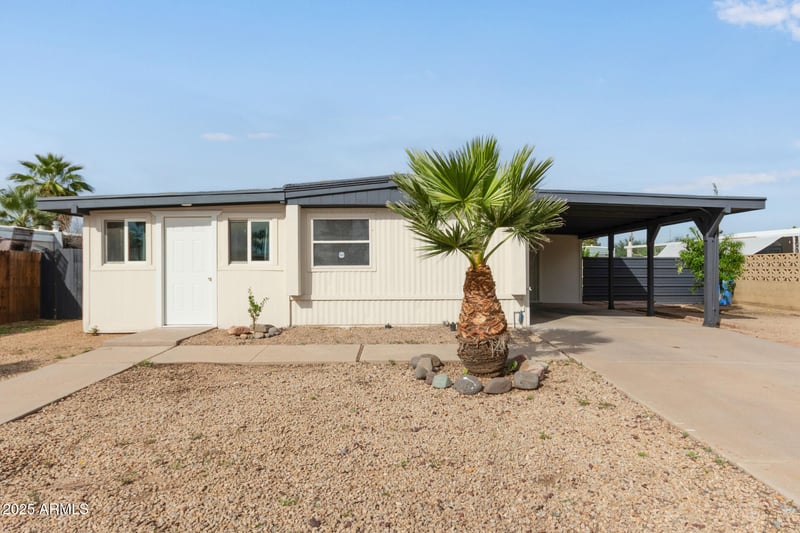 422 Wagoner Rd, Phoenix, AZ 85022
