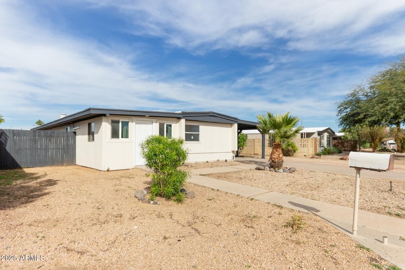 422 Wagoner Rd, Phoenix, AZ 85022