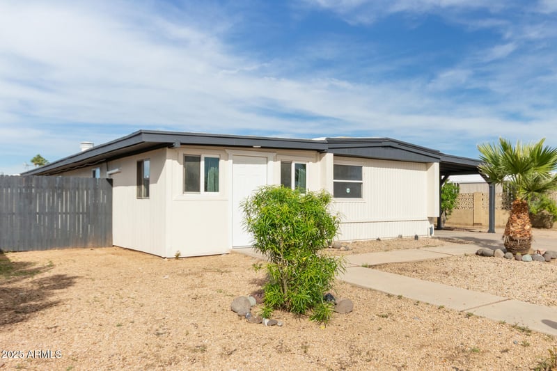 422 Wagoner Rd, Phoenix, AZ 85022