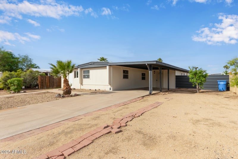 422 Wagoner Rd, Phoenix, AZ 85022
