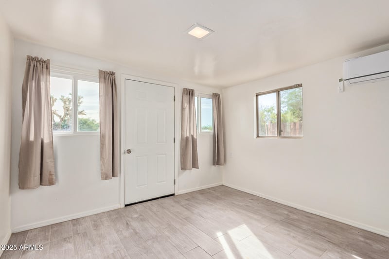 422 Wagoner Rd, Phoenix, AZ 85022