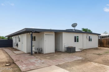 422 Wagoner Rd, Phoenix, AZ 85022