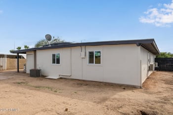 422 Wagoner Rd, Phoenix, AZ 85022