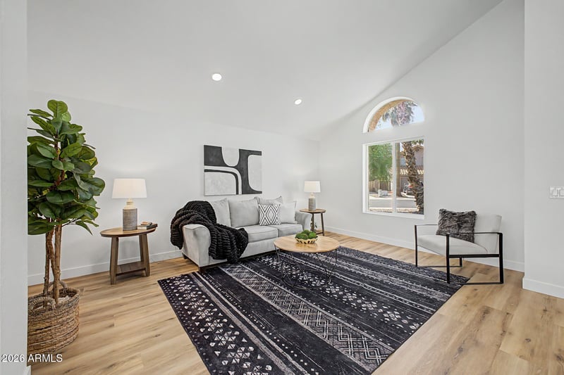 4221 Amberwood Dr, Phoenix, AZ 85048