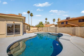 4221 Amberwood Dr, Phoenix, AZ 85048
