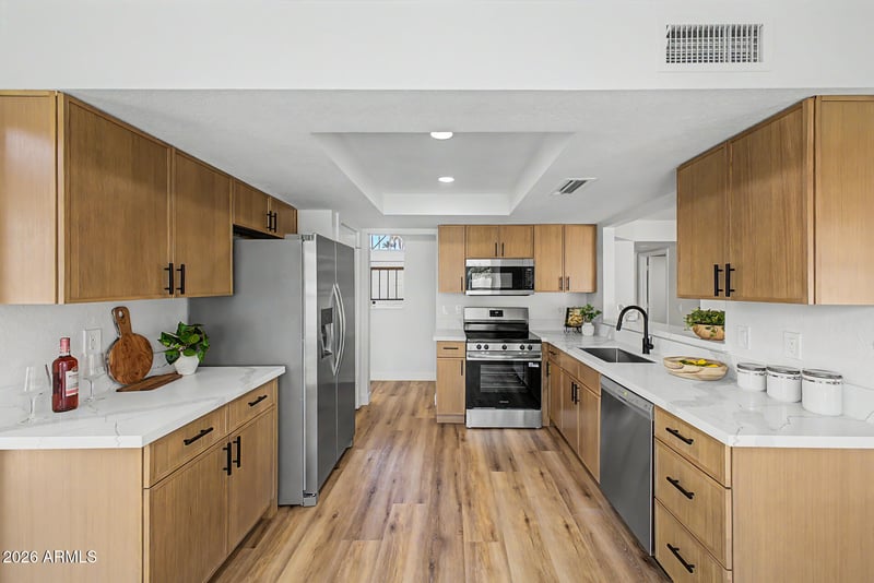 4221 Amberwood Dr, Phoenix, AZ 85048