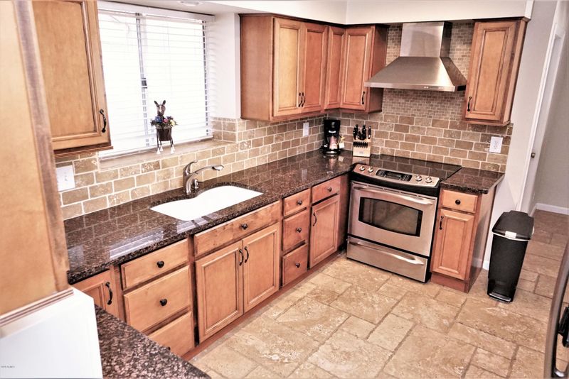 4221 E Tanglewood Dr, Phoenix, AZ 85048