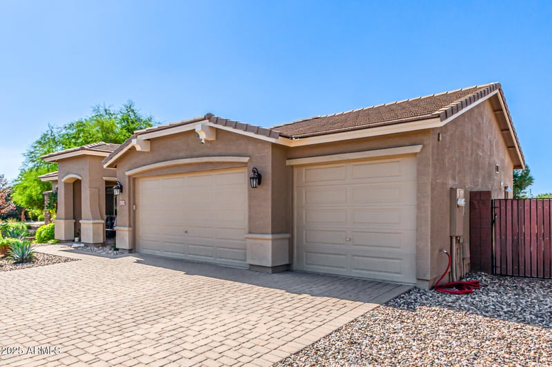 42214 Ambrosio Dr, San Tan Valley, AZ 85140