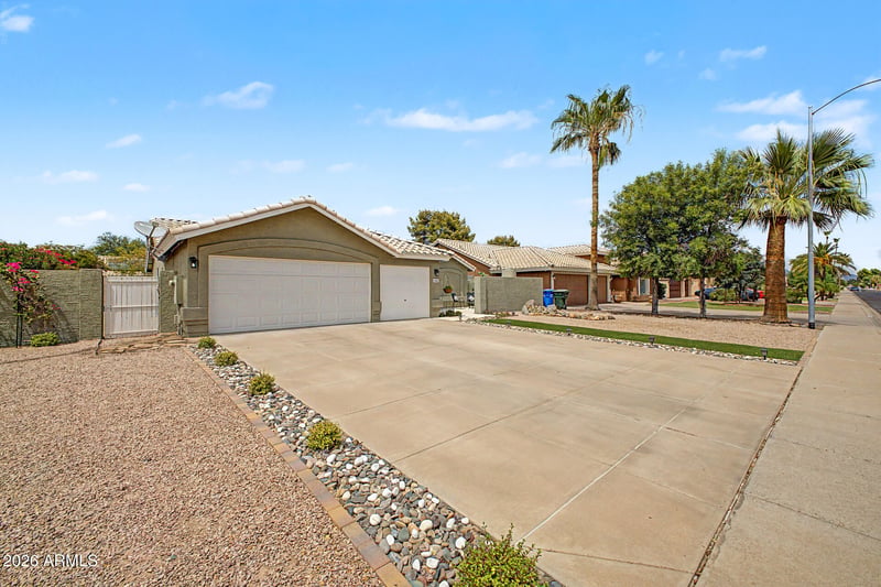 4226 E Whitney Ln, Phoenix, AZ 85032