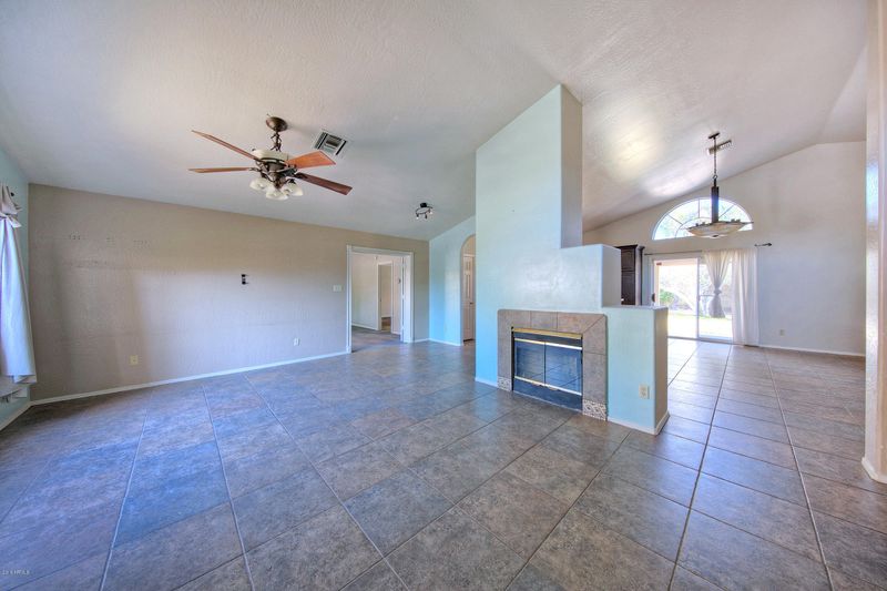 4226 E Woodland Dr, Phoenix, AZ 85048