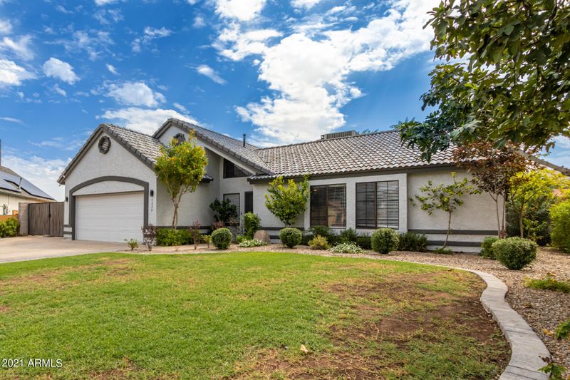 4229 E Holmes Cir, Mesa, AZ 85206