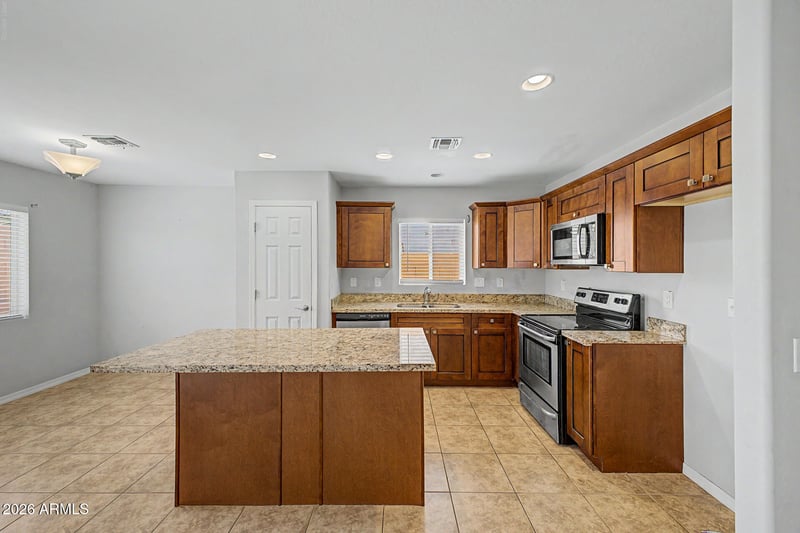423 W Alicia Dr, Phoenix, AZ 85041