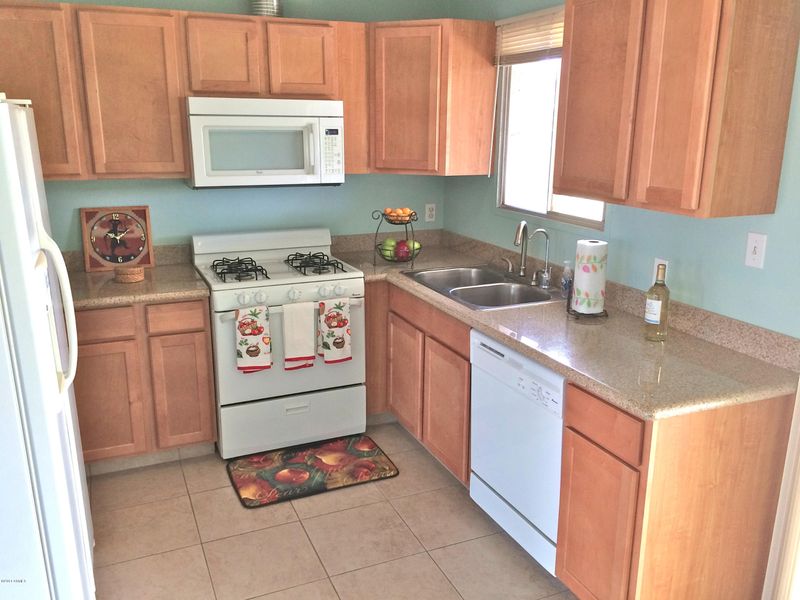 4233 E Union Hills Dr, Phoenix, AZ 85050
