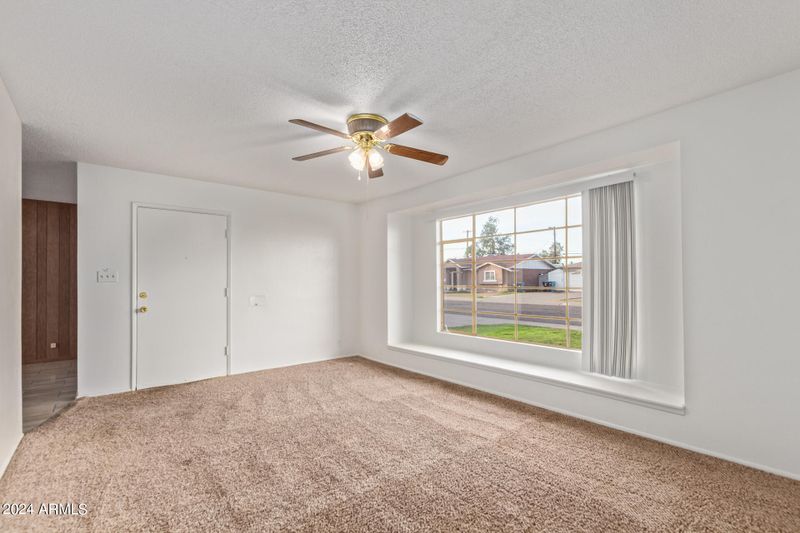 4237 W Stella Ln, Phoenix, AZ 85019
